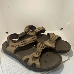 BASS MENS OUTDOORS ADVENTURE SANDALS VENTED SIZE 10